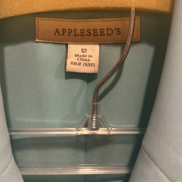 Beautiful woman’s embroidered jacket with matching skirt. Skirt is fully lined. - Picture 2 of 7